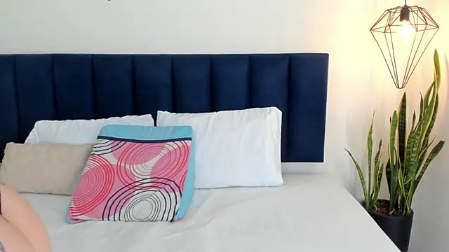 sophieturner mg online show from December 5, 7:10 pm