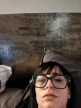 Snapshot of Gemmaviola chatting on October 4, 9:40 am Gemmaviola online show from October 4, 9:40 am