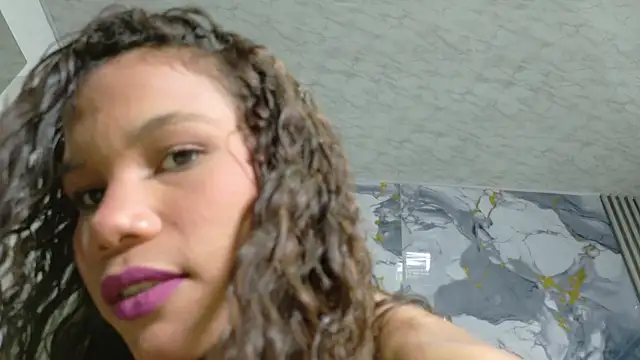 Snapshot of AngelineJolie chatting on September 16, 7:04 pm AngelineJolie online show from September 16, 7:04 pm