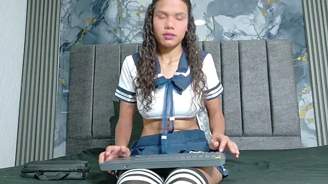 Snapshot of AngelineJolie chatting on September 20, 11:22 am AngelineJolie online show from September 20, 11:22 am