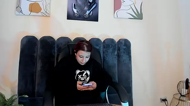 Snapshot of Cristalfoxy_ chatting on June 11, 12:32 am Cristalfoxy online show from June 11, 12:32 am