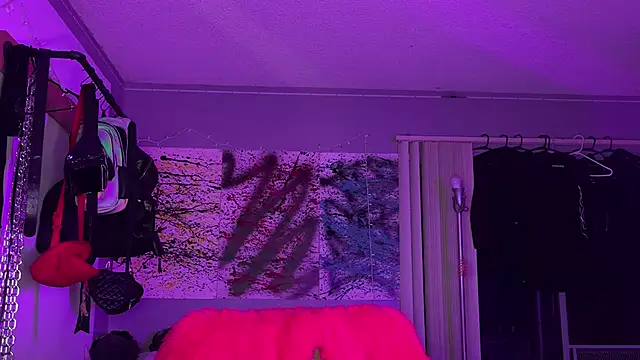 xoFrankie online show from November 14, 7:07 am