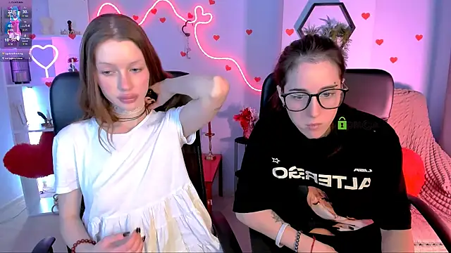 khloebeauty online show from April 7, 7:25 pm