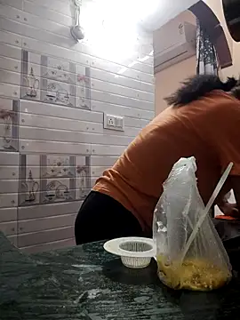 Snapshot of meenu_bhabhi547 chatting on October 25, 1:57 am meenu bhabhi547 online show from October 25, 1:57 am