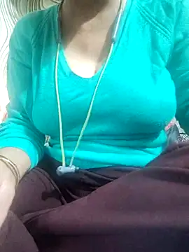 Snapshot of meenu_bhabhi547 chatting on November 13, 4:55 am meenu bhabhi547 online show from November 13, 4:55 am