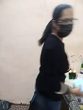 Snapshot of meenu_bhabhi547 chatting on December 14, 4:40 am meenu bhabhi547 online show from December 14, 4:40 am