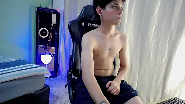 dilan hott  online show from October 14, 8:31 pm