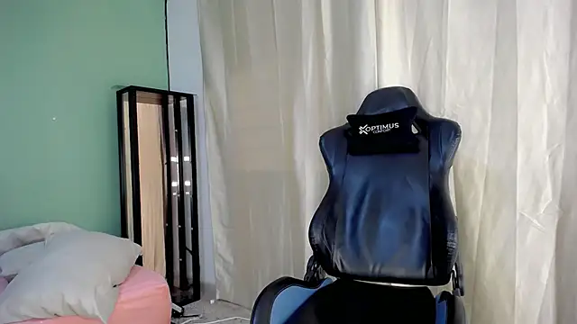 dilan hott  online show from November 13, 6:29 pm