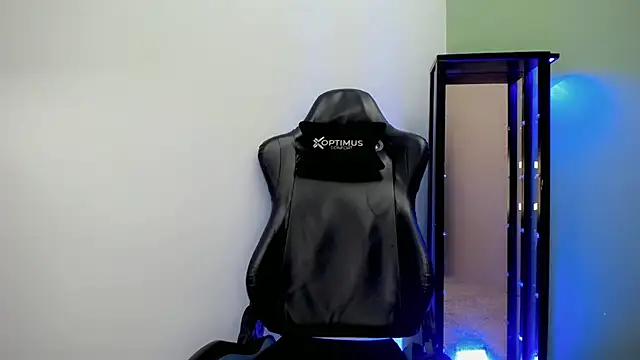 dilan hott  online show from December 1, 7:41 pm