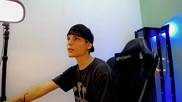 dilan hott  online show from December 3, 4:27 pm