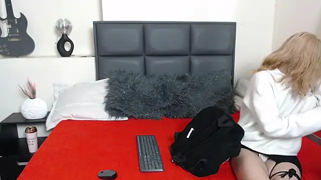 Amnesia  online show from September 19, 1:34 pm