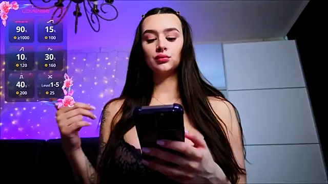 Veronica Larsson online show from April 2, 11:08 am