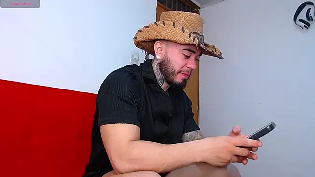 Snapshot of tommyblessd1 chatting on September 10, 7:58 pm tommyblessd1 online show from September 10, 7:58 pm