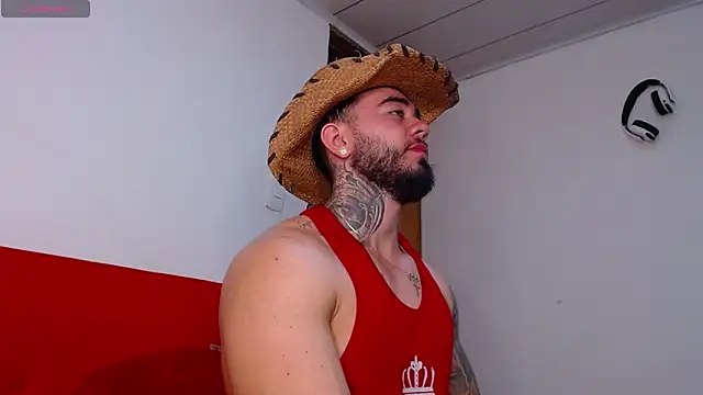 Snapshot of tommyblessd1 chatting on October 16, 8:37 am tommyblessd1 online show from October 16, 8:37 am