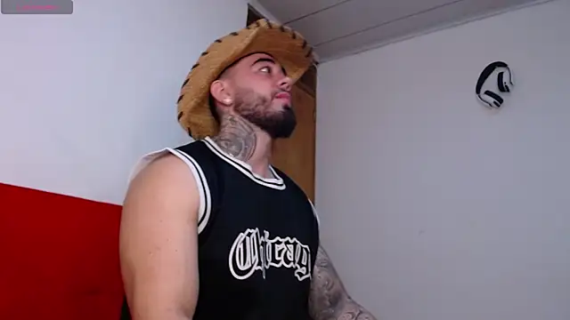 Snapshot of tommyblessd1 chatting on October 24, 4:36 pm tommyblessd1 online show from October 24, 4:36 pm