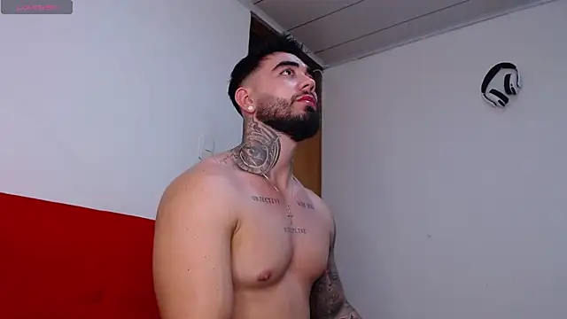 Snapshot of tommyblessd1 chatting on October 28, 5:55 am tommyblessd1 online show from October 28, 5:55 am