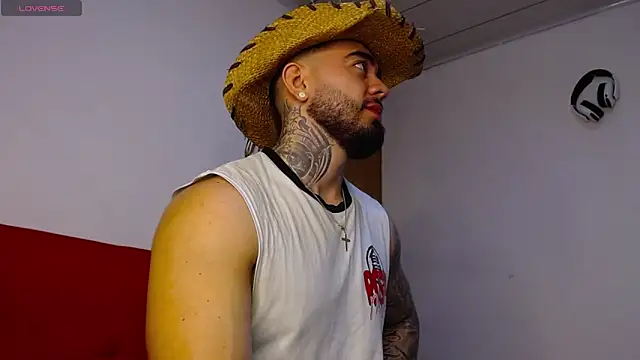 Snapshot of tommyblessd1 chatting on October 29, 5:20 am tommyblessd1 online show from October 29, 5:20 am