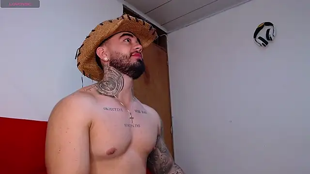 Snapshot of tommyblessd1 chatting on November 6, 7:31 am tommyblessd1 online show from November 6, 7:31 am