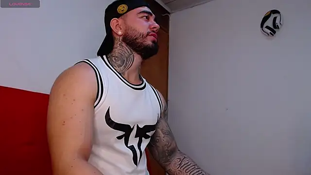 Snapshot of tommyblessd1 chatting on November 8, 1:00 pm tommyblessd1 online show from November 8, 1:00 pm