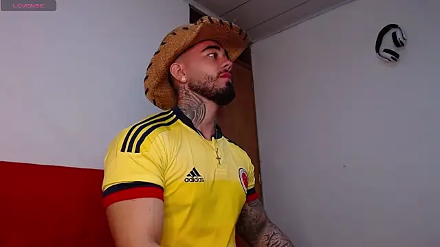 Snapshot of tommyblessd1 chatting on November 10, 6:01 am tommyblessd1 online show from November 10, 6:01 am