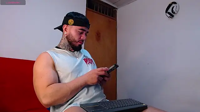 Snapshot of tommyblessd1 chatting on December 4, 5:28 am tommyblessd1 online show from December 4, 5:28 am