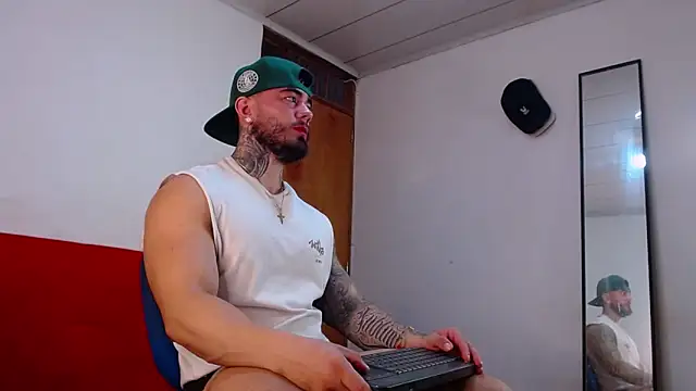 tommyblessd1 online show from May 21, 1:18 pm