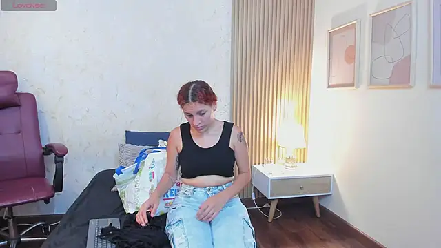 Snapshot of aliceandsia chatting on February 11, 7:19 pm aliceandsia online show from February 11, 7:19 pm