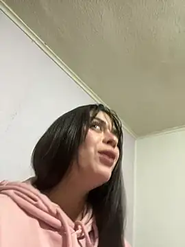 Snapshot of cami_lorena chatting on March 25, 12:05 am cami lorena online show from March 25, 12:05 am