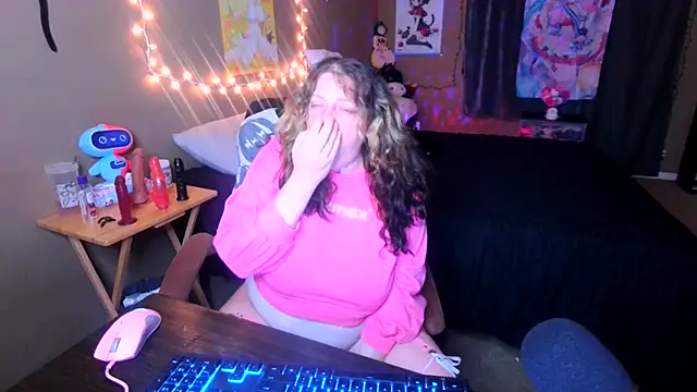 LunaSynns online show from June 27, 3:22 am