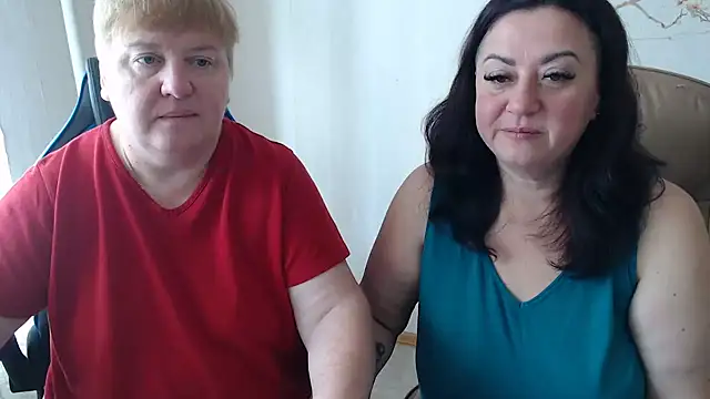 Snapshot of Bertie_Adeline chatting on September 18, 7:10 am Bertie Adeline online show from September 18, 7:10 am