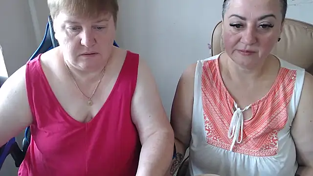 Snapshot of Bertie_Adeline chatting on September 20, 7:53 am Bertie Adeline online show from September 20, 7:53 am