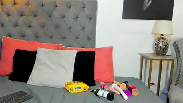 Snapshot of nahiroby_ebony chatting on December 3, 7:56 pm nahiroby ebony online show from December 3, 7:56 pm