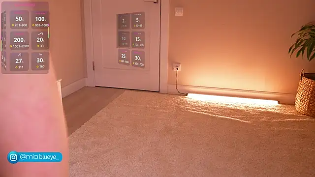 Miablueye online show from November 9, 1:53 pm