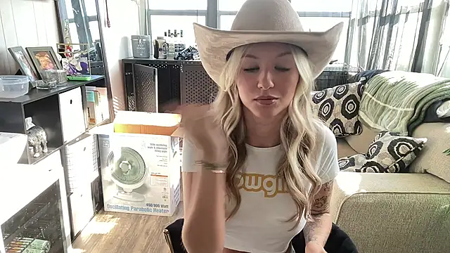 playwithdakota online show from November 26, 6:42 pm