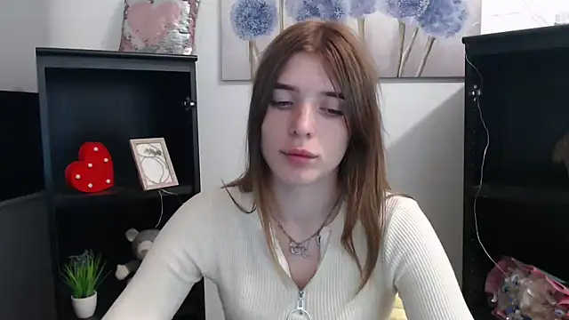 JuiceLips   online show from October 27, 4:00 pm