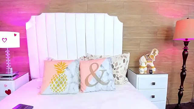 ScarletMore online show from April 11, 1:43 am