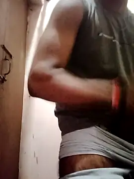 Snapshot of hornyboywithabs chatting on May 1, 12:10 pm hornyboywithabs online show from May 1, 12:10 pm