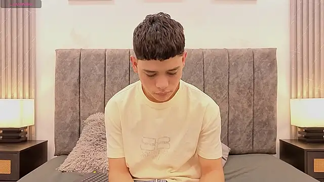 Snapshot of aron_twink66 chatting on September 11, 1:11 pm aron twink66 online show from September 11, 1:11 pm