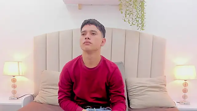 Snapshot of aron_twink66 chatting on September 13, 1:33 pm aron twink66 online show from September 13, 1:33 pm