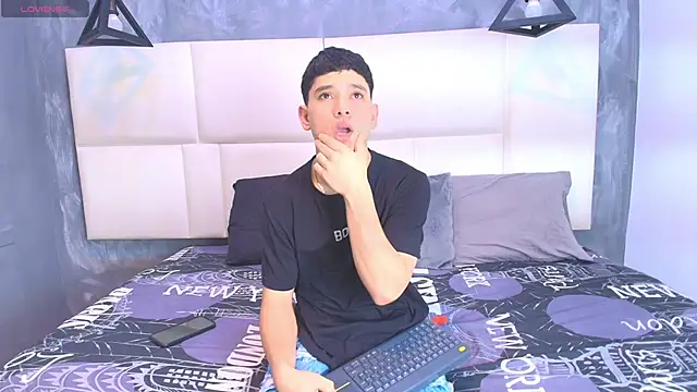 Snapshot of aron_twink66 chatting on October 6, 3:09 pm aron twink66 online show from October 6, 3:09 pm