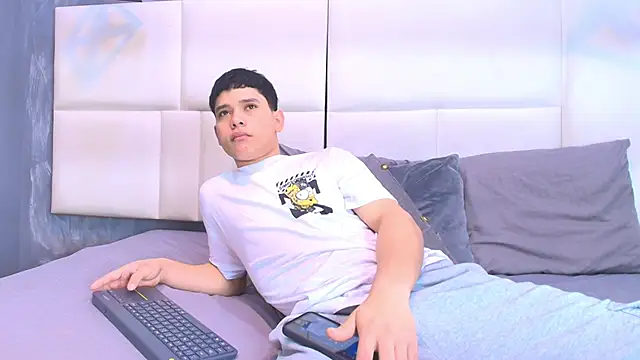 Snapshot of aron_twink66 chatting on October 7, 2:58 pm aron twink66 online show from October 7, 2:58 pm