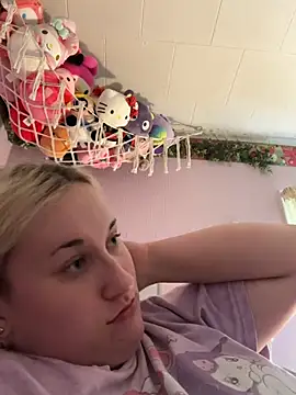 imawhorenslut19 online show from April 10, 6:23 pm