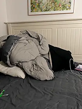 Snapshot of AAASuck chatting on March 1, 3:47 pm AAASuck online show from March 1, 3:47 pm