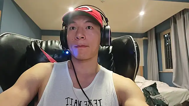 Snapshot of AAASuck chatting on March 29, 2:50 pm AAASuck online show from March 29, 2:50 pm