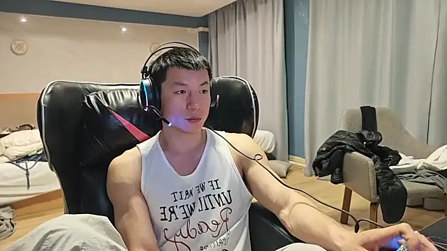 Snapshot of AAASuck chatting on March 31, 6:08 pm AAASuck online show from March 31, 6:08 pm