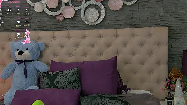 VannyFoxx online show from November 18, 8:02 pm