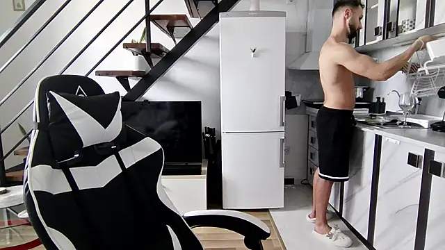 RyanStorm  online show from October 7, 12:35 pm