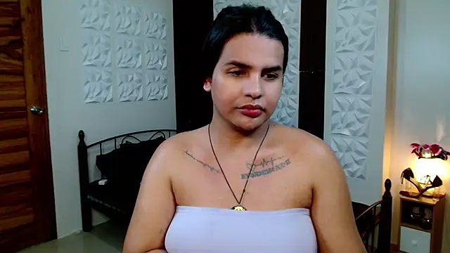 Snapshot of SelenaHelaby02 chatting on September 22, 6:15 am SelenaHelaby02 online show from September 22, 6:15 am