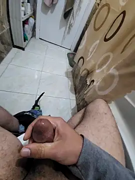 Snapshot of WelloffUpthrow chatting on February 24, 2:31 am WelloffUpthrow online show from February 24, 2:31 am