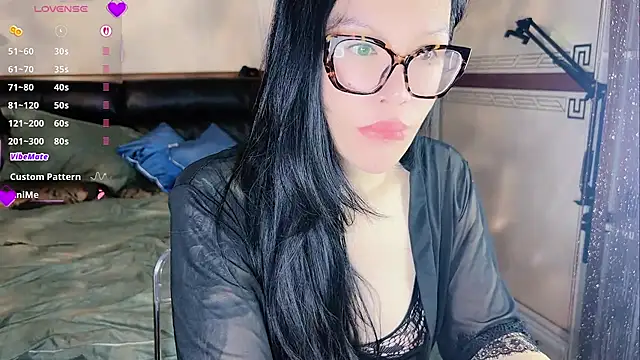 Snapshot of lingzi9333 chatting on November 2, 1:46 pm lingzi9333 online show from November 2, 1:46 pm